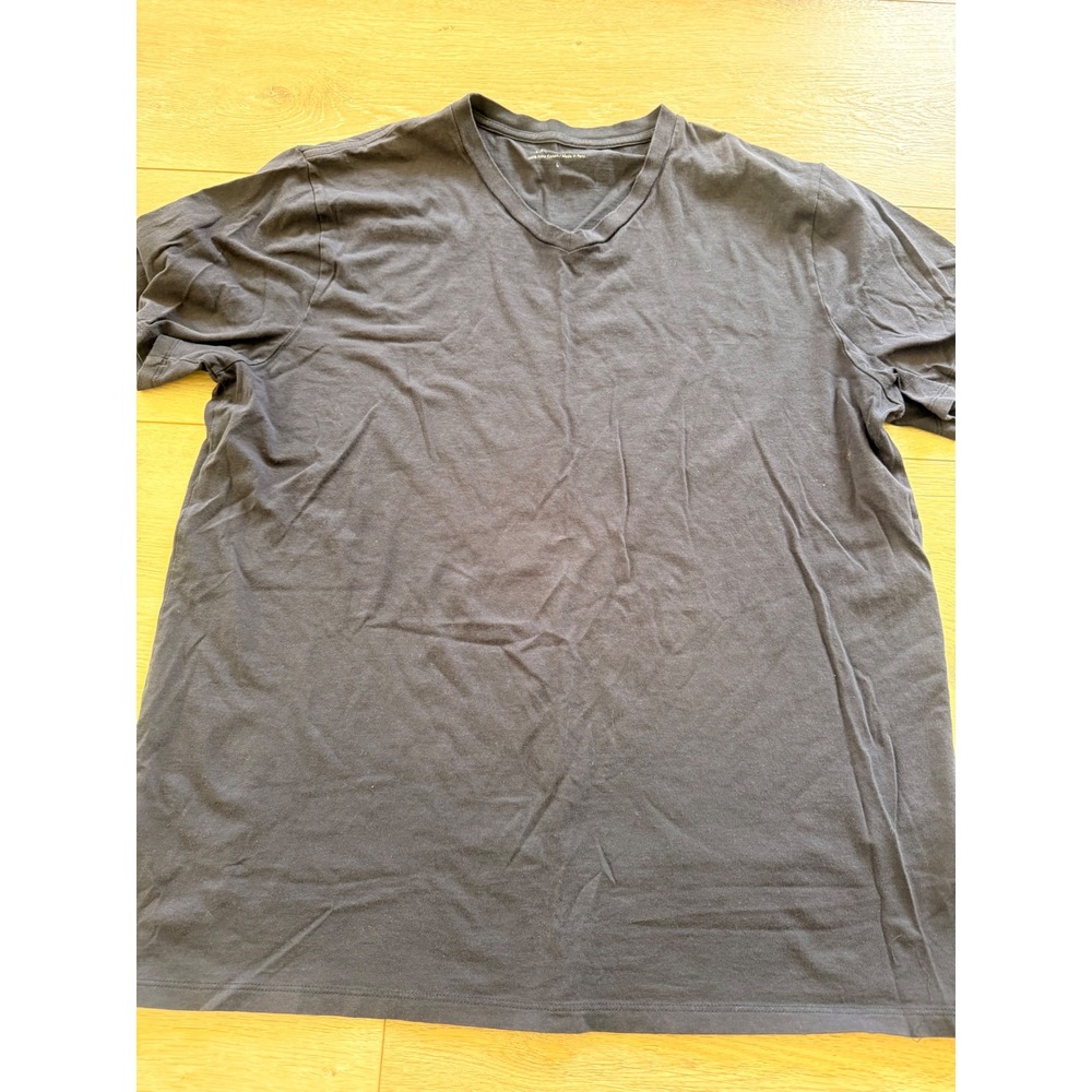 Vince V-Neck T-Shirt Mens Large 100% Pima Cotton Short Sleeve Tee 357